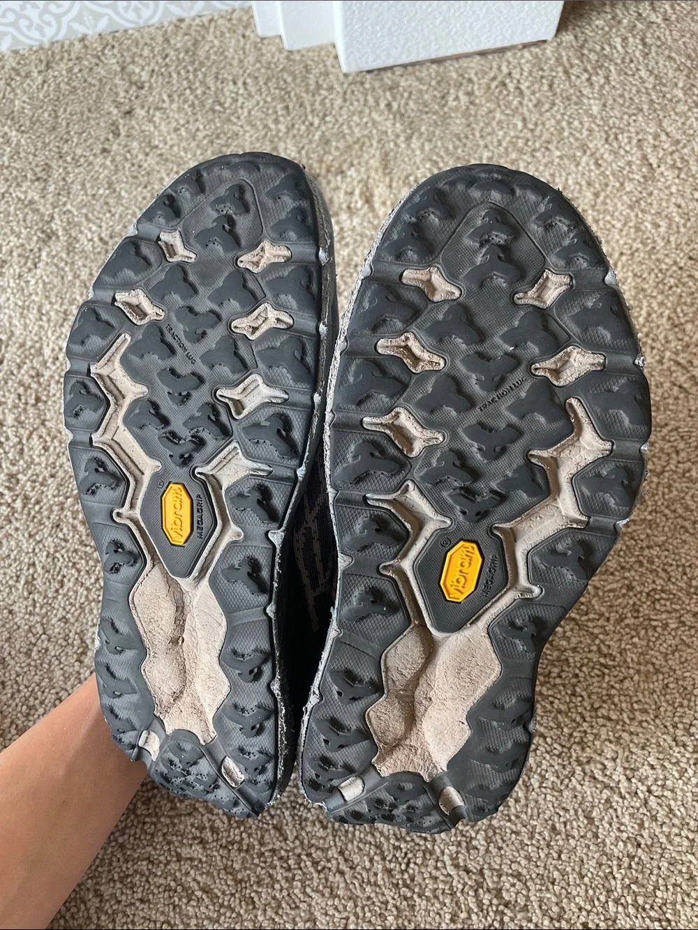 Hoka Speedgoat 5 Men’s Trail Running Sneakers 9.5 Gray Orange Logo Vibram Sole